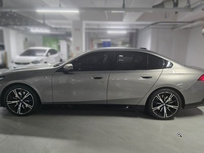 BMW 5 SERIES - 2