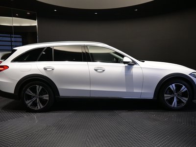 2025 MERCEDES-BENZ C-CLASS photo 4