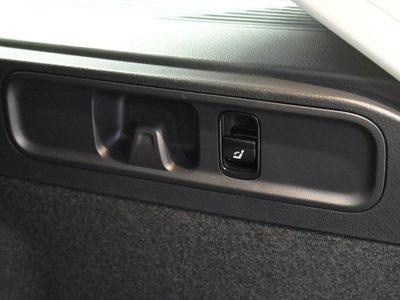 صورة مصغرة 64 لـ 2025 MERCEDES-BENZ C-CLASS
