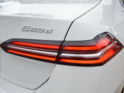2024 BMW 5 SERIES thumbnail 19