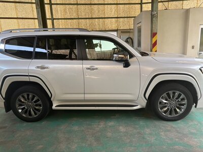 TOYOTA LAND CRUISER 300 - 6