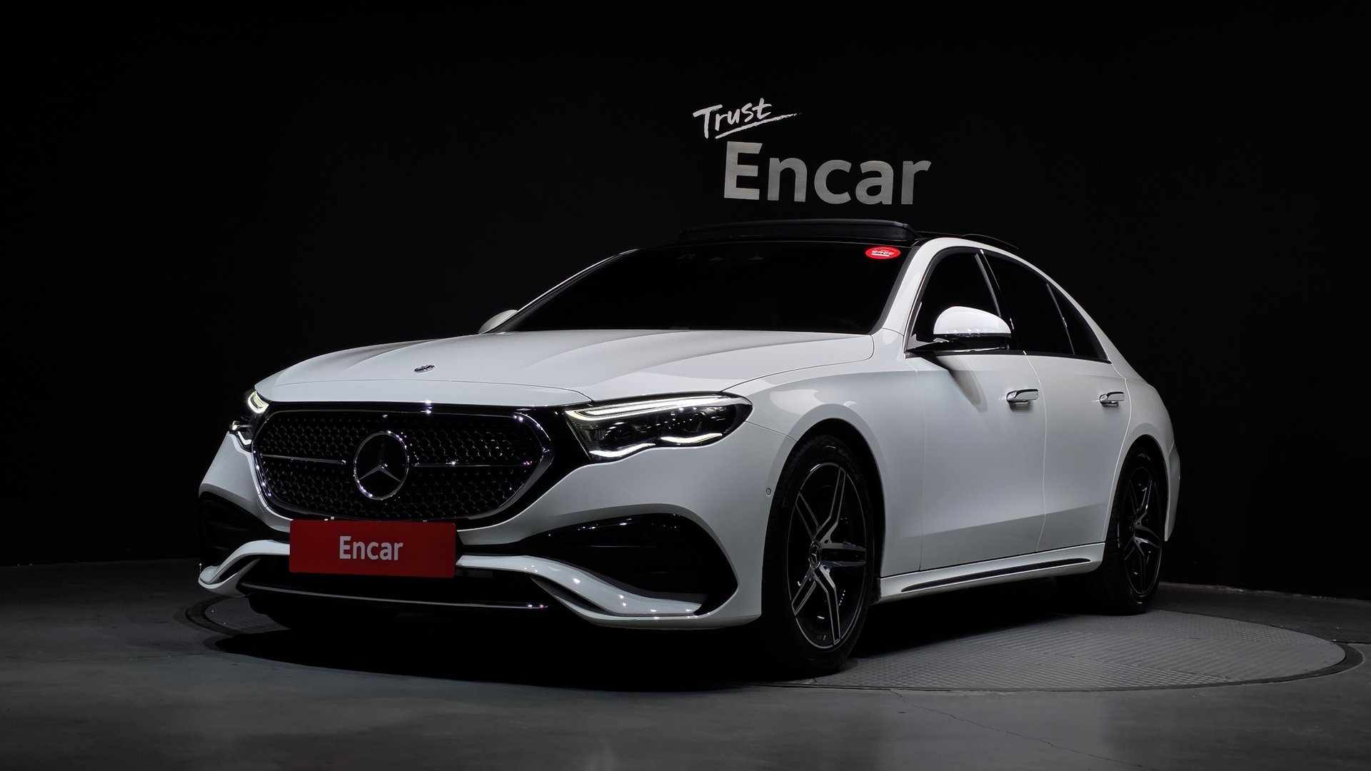 MERCEDES-BENZ E-CLASS - View 1