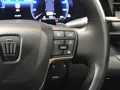 TOYOTA CROWN CROSSOVER - 10