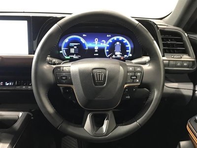 TOYOTA CROWN CROSSOVER - 8