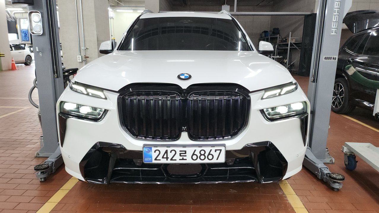 BMW X7 - View 1