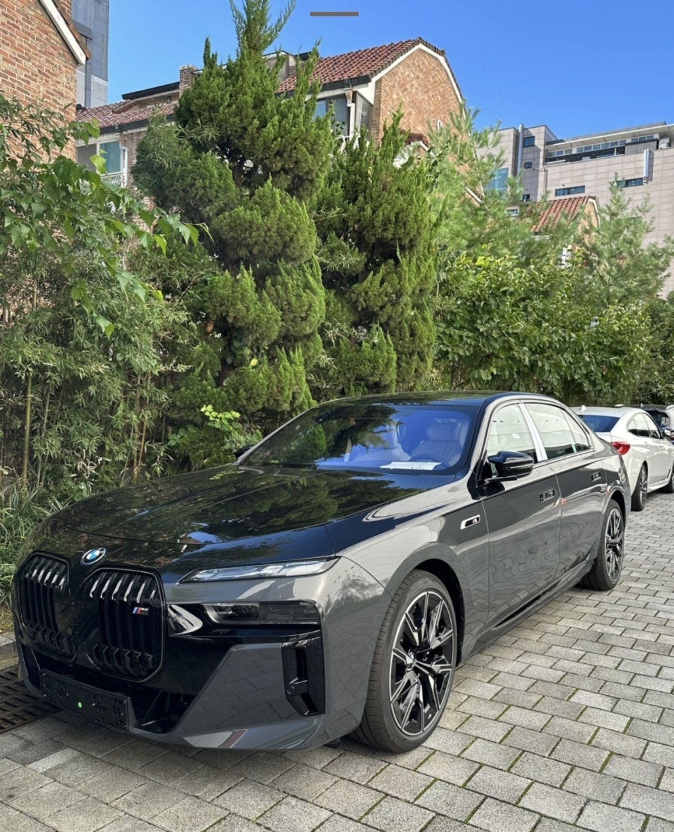BMW I7 - View 1