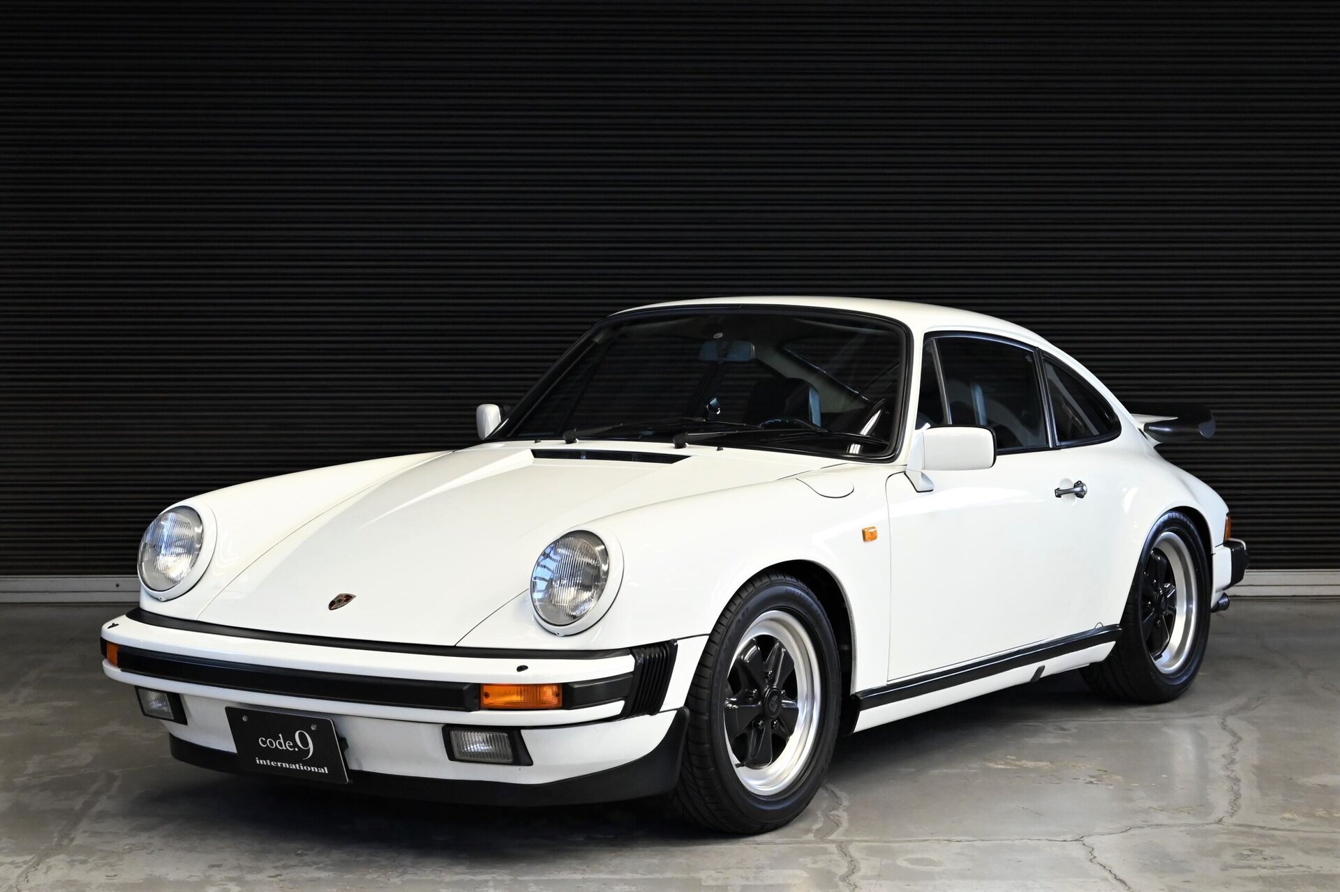 PORSCHE 911 - View 1