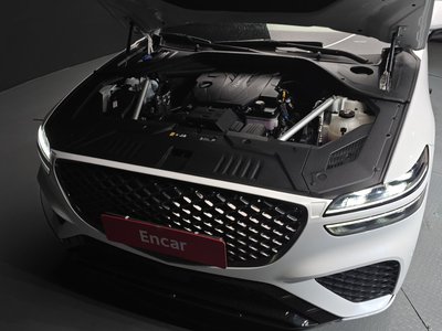 صورة 7 لـ 2023 Genesis GV70