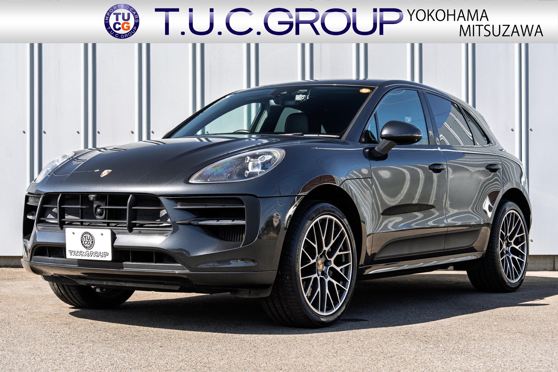PORSCHE MACAN - View 1