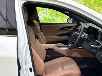 TOYOTA CROWN SPORT - 4