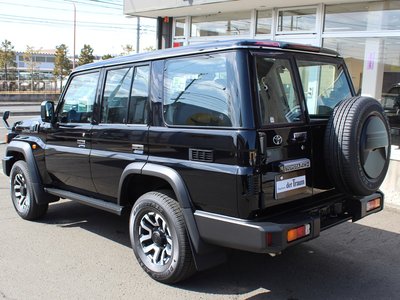 TOYOTA LAND CRUISER 70 - 3