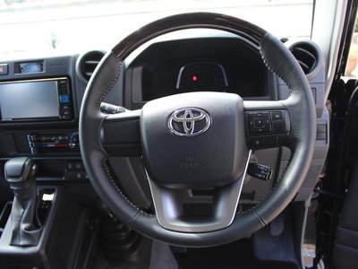 TOYOTA LAND CRUISER 70 - 10