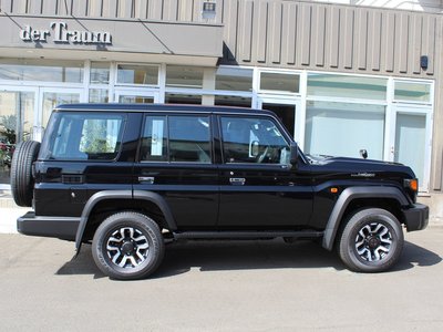 TOYOTA LAND CRUISER 70 - 6