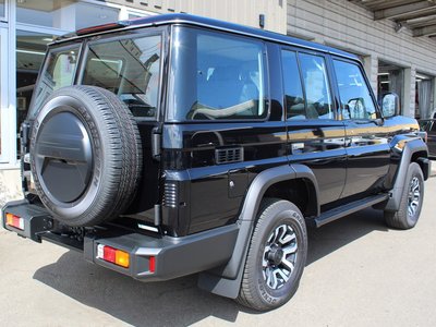 TOYOTA LAND CRUISER 70 - 5