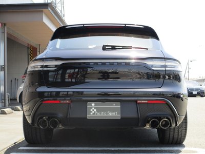 PORSCHE MACAN - 8