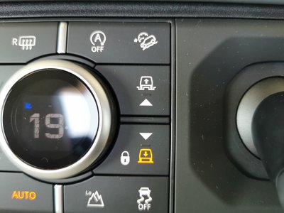 LAND ROVER DEFENDER - 4