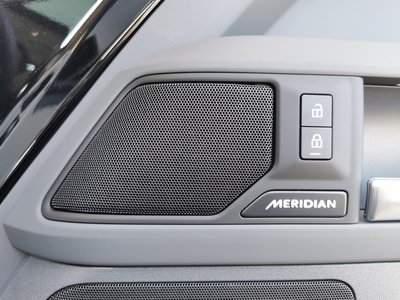 LAND ROVER DEFENDER - 8