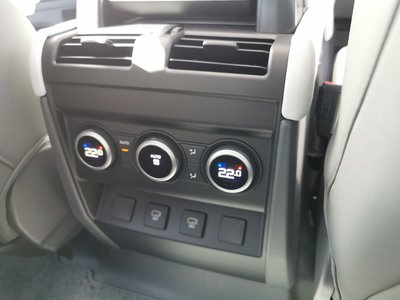 LAND ROVER DEFENDER - 9