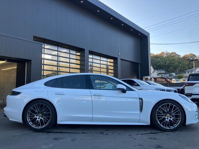 PORSCHE PANAMERA - 4