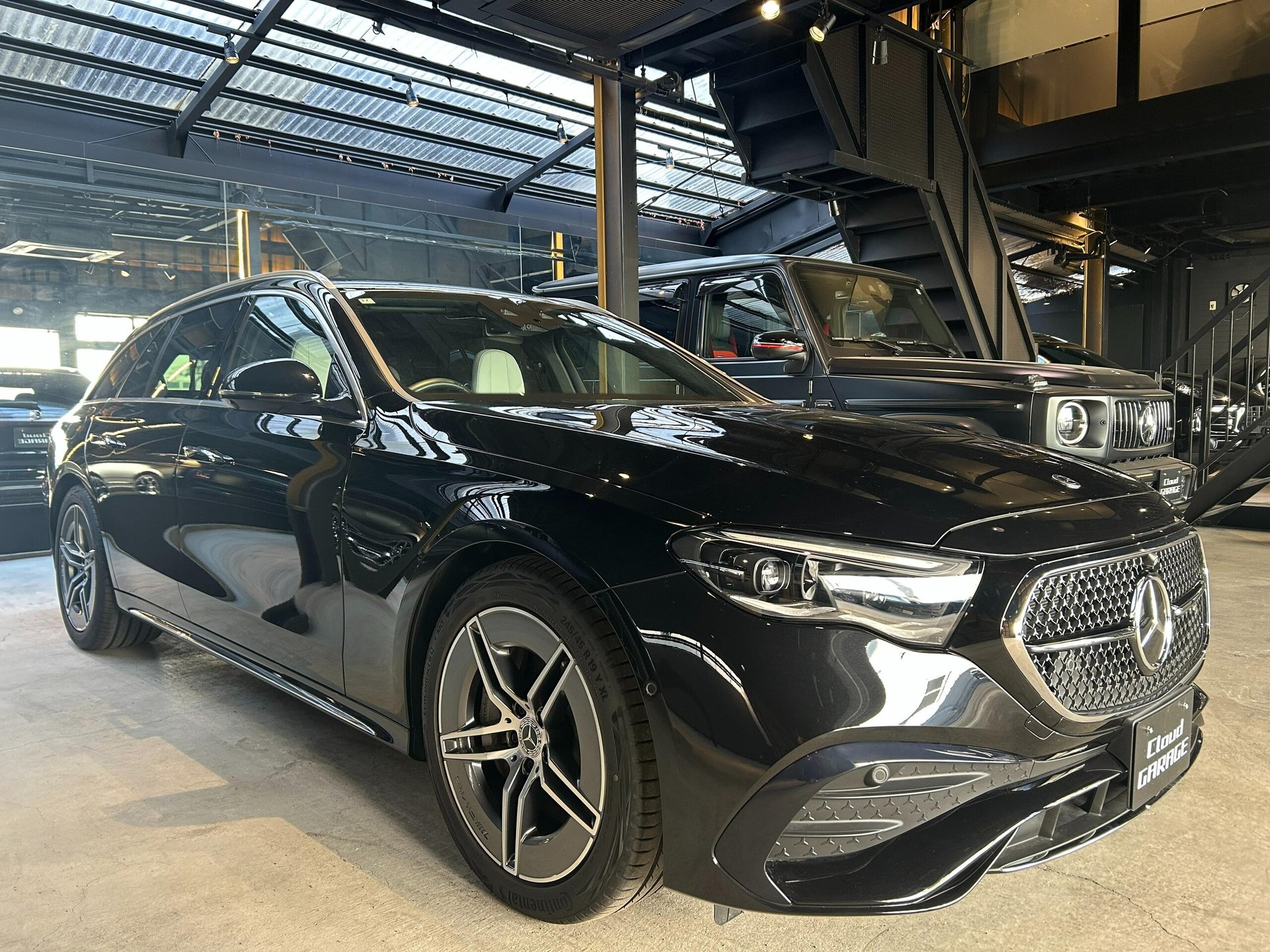 MERCEDES-BENZ E-CLASS WAGON - View 1