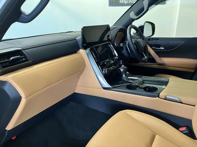 صورة 4 لـ 2025 Lexus LX