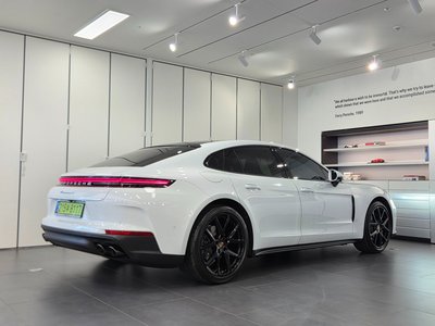 PORSCHE PANAMERA - 5