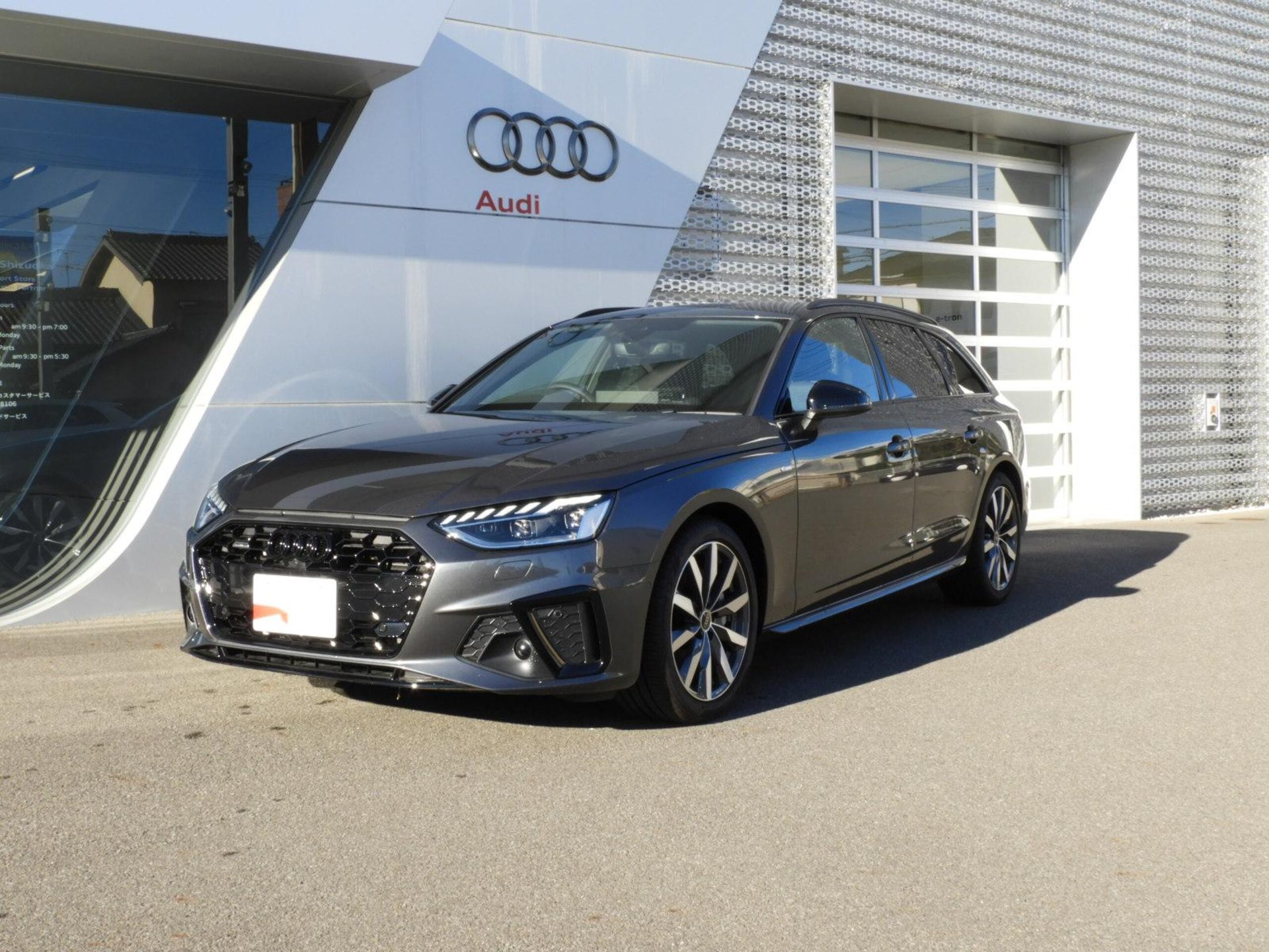 AUDI A4 AVANT - View 1