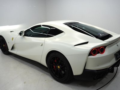 FERRARI 812 - 8