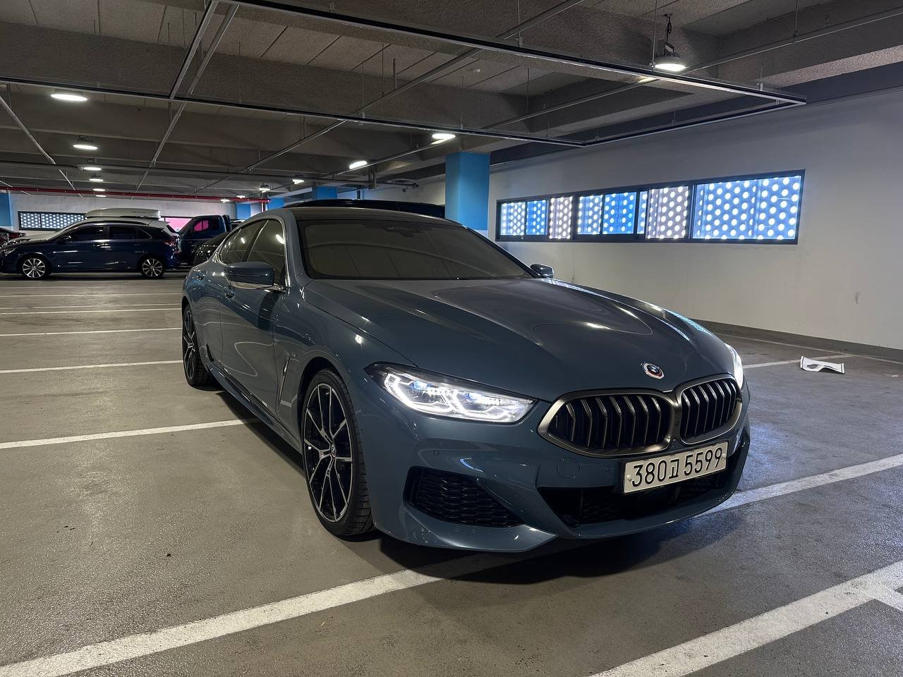 BMW 8 SERIES - View 1