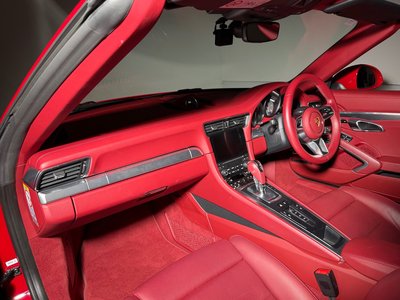 2018 Porsche 911 — миниатюра 18