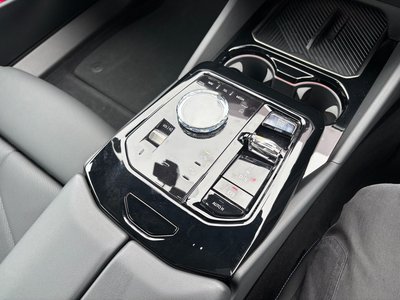 2025 BMW 5 SERIES 缩略图 17
