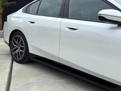 2025 BMW 5 SERIES 缩略图 42