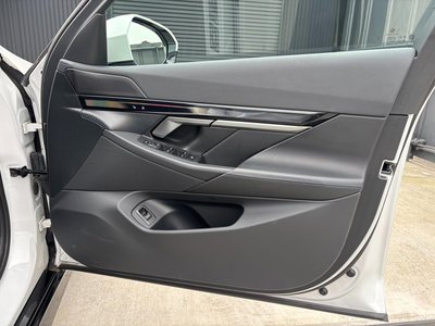 2025 BMW 5 SERIES 缩略图 33