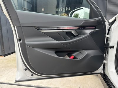 2025 BMW 5 SERIES 缩略图 35