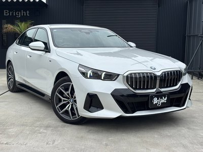 2025 BMW 5 SERIES 照片 1