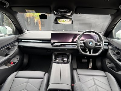 2025 BMW 5 SERIES 照片 4