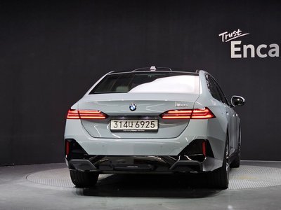 صورة 3 لـ 2024 BMW 5 SERIES