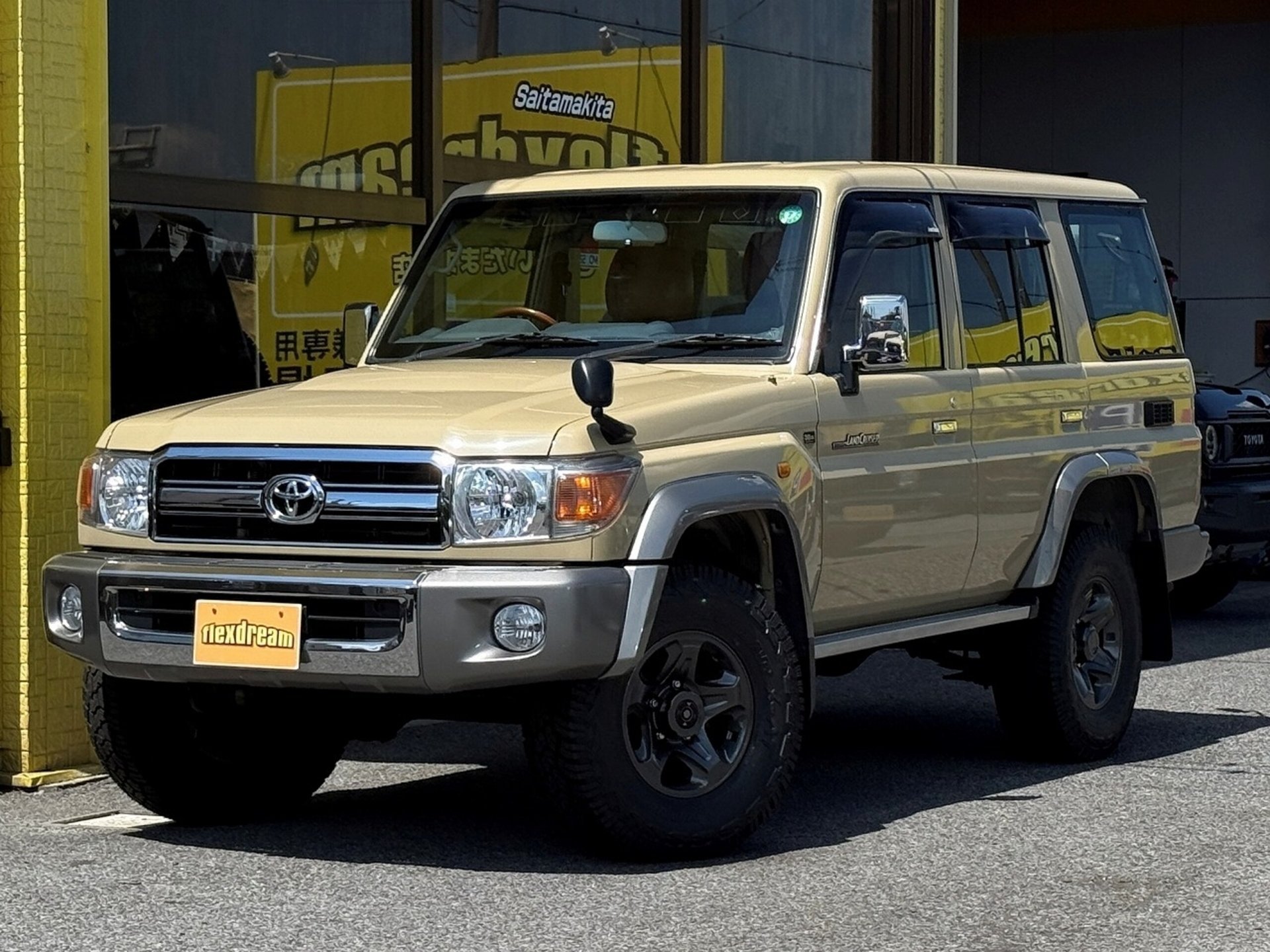 TOYOTA LAND CRUISER 70 - View 1