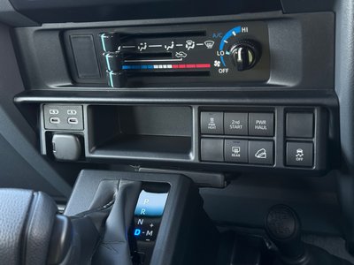 صورة مصغرة 63 لـ 2025 Toyota LAND CRUISER 70
