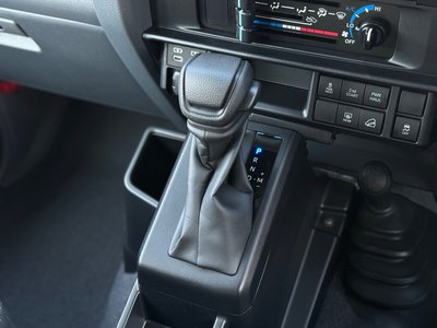 صورة مصغرة 65 لـ 2025 Toyota LAND CRUISER 70
