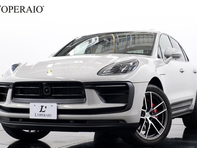 PORSCHE MACAN - 1