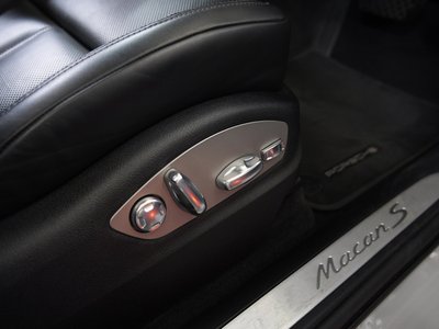 PORSCHE MACAN - 9