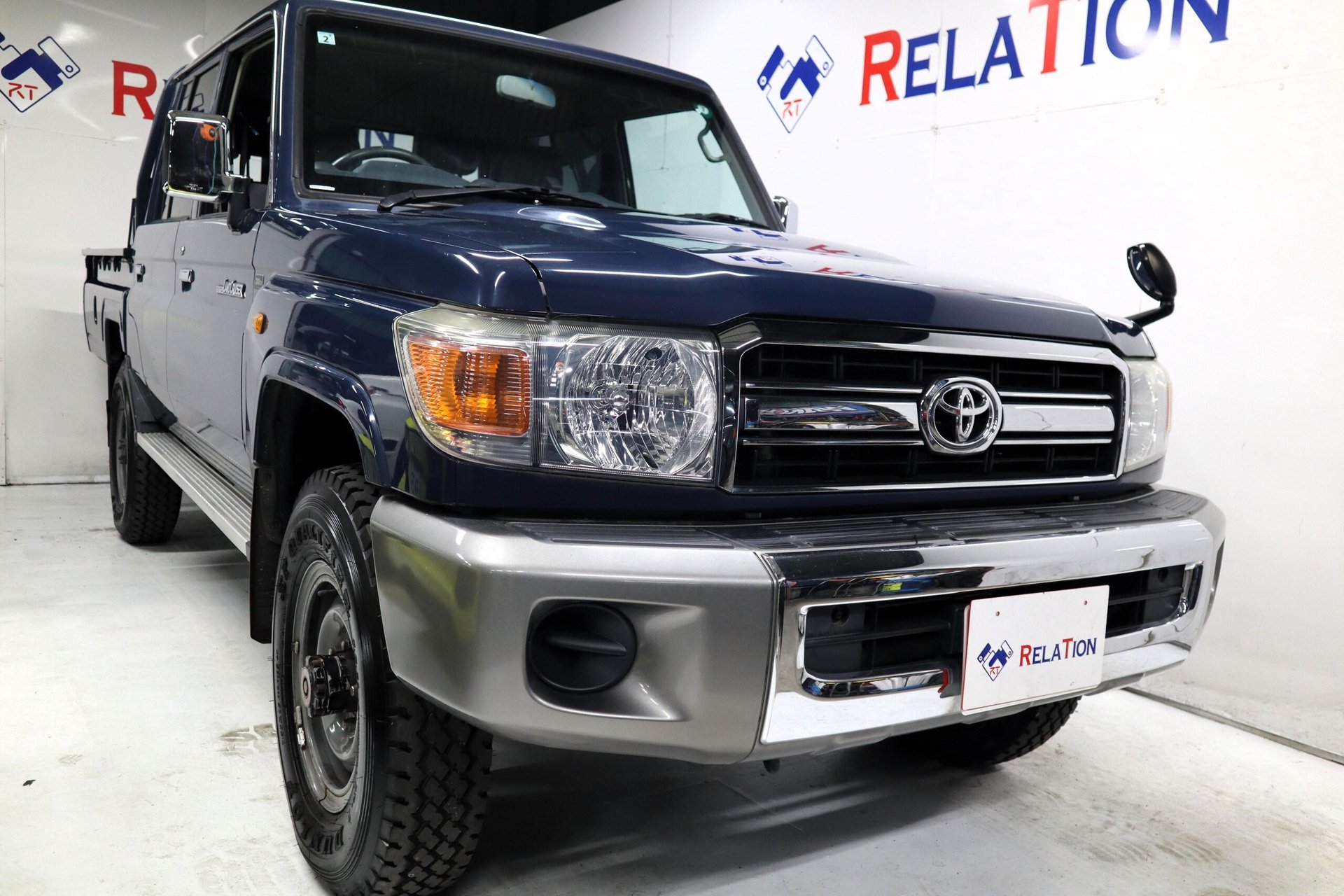 TOYOTA LAND CRUISER 70 PICKUP - View 1