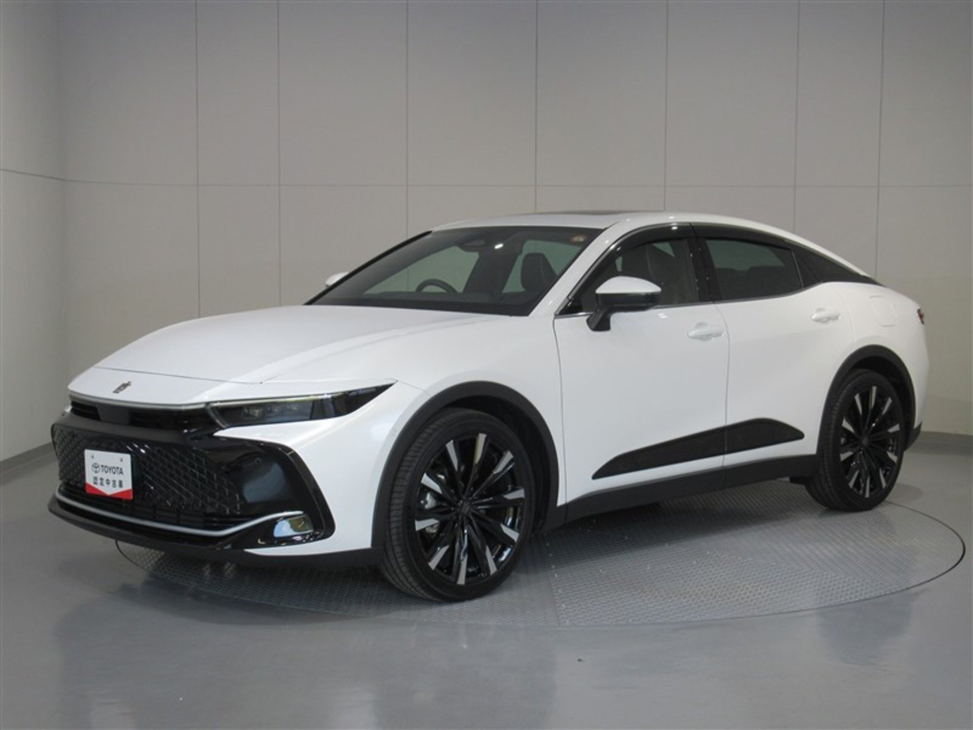 TOYOTA CROWN CROSSOVER - View 1