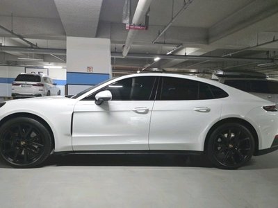 PORSCHE PANAMERA - 8