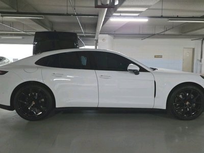 PORSCHE PANAMERA - 4