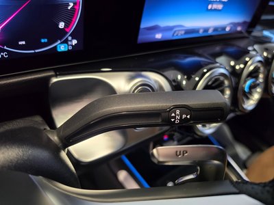 MERCEDES-BENZ GLB - 9