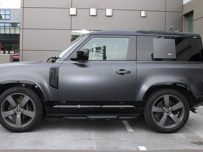 LAND ROVER DEFENDER - 7