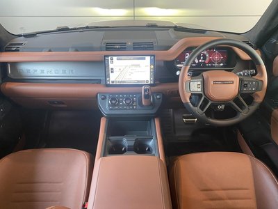 LAND ROVER DEFENDER - 9