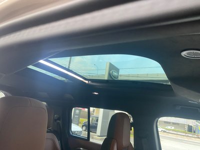 LAND ROVER DEFENDER - 8